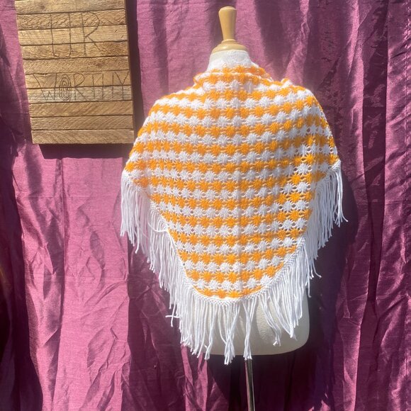 16-(VFC) Vintage. Clothing. Yellow & White. Shoulder Shawl. - Picture 3 of 5